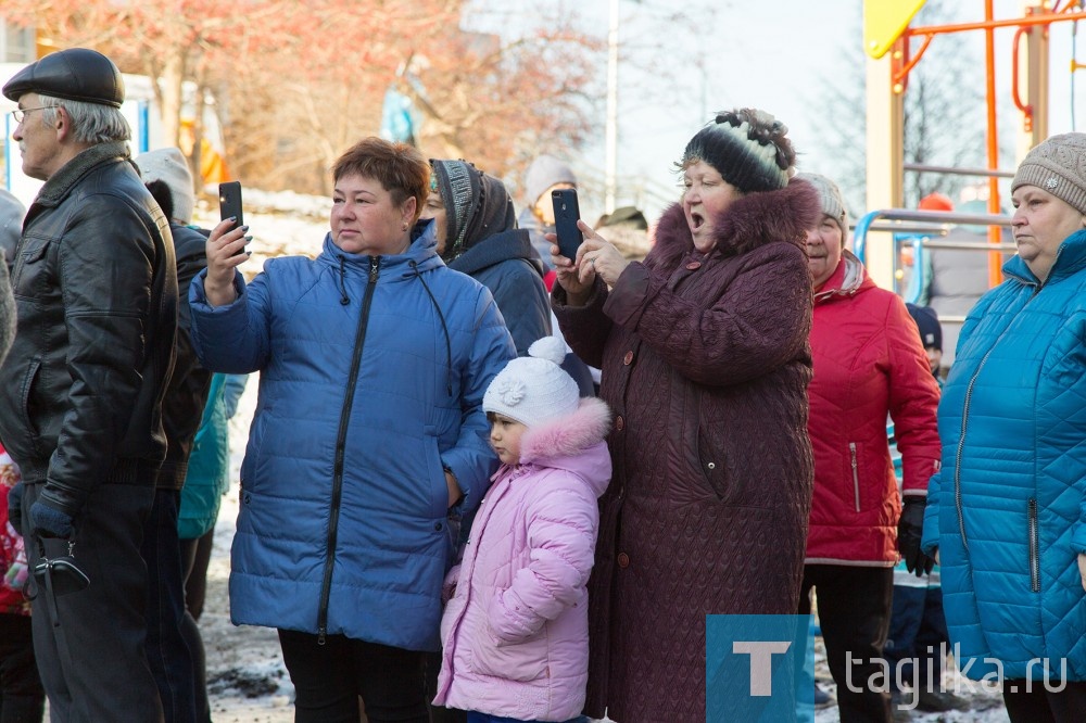 Сегодня торжественно открылся обновленный двор домов на улице Нижней Черепанова №13, 15, 9,11,17,19, 21