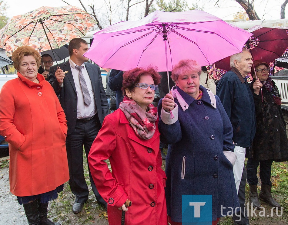 Открытие мемориальной доски учителю Гейцану Борису Давидовичу.