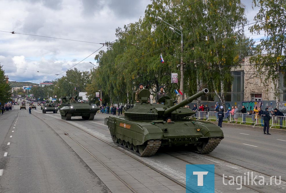 Шествием военной техники отметили тагильчане 100-летие отечественного танкпрома и 75-годовщину Победы в Великой Отечественной войне