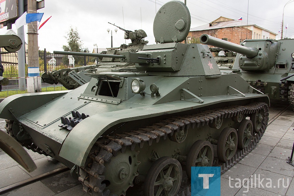 Все готово к началу прохождения военной техники по главной улице города
