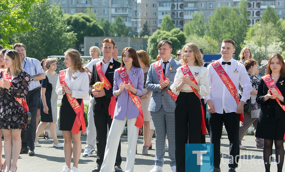 В школах Нижнего Тагила прозвенели последние звонки