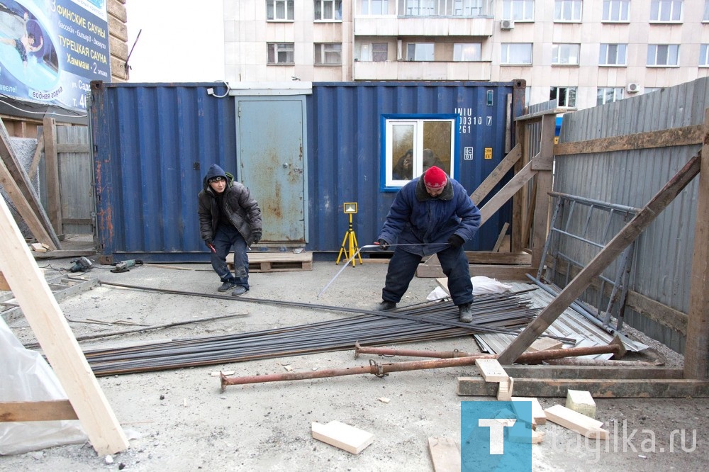 Реконструкция крыльца в Центральной городской библиотеке