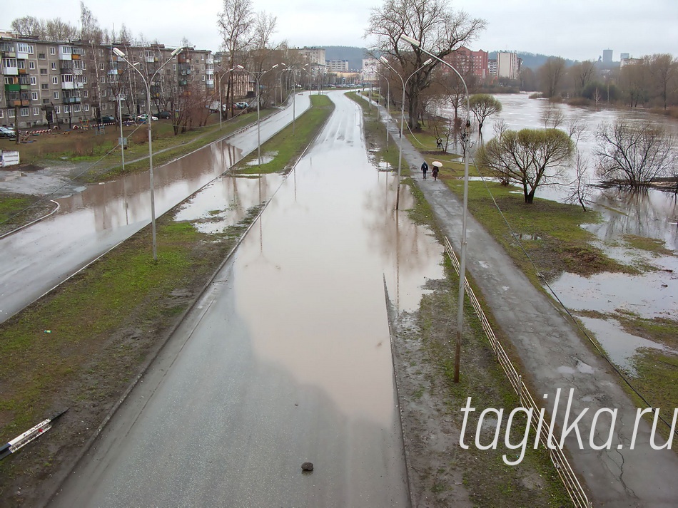 Половодье. Закрыто движение по Серова.