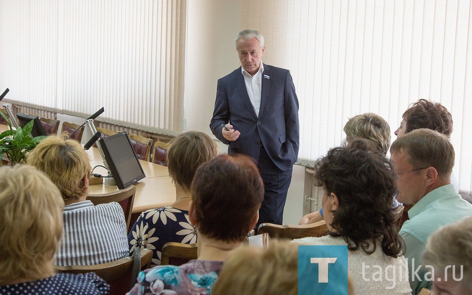 День работника торговли.

В преддверии профессионального праздника в администрации Нижнего Тагила чествовали сотрудников сферы торговли.