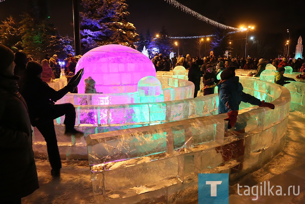 Главная елка города зажгла свои огни!