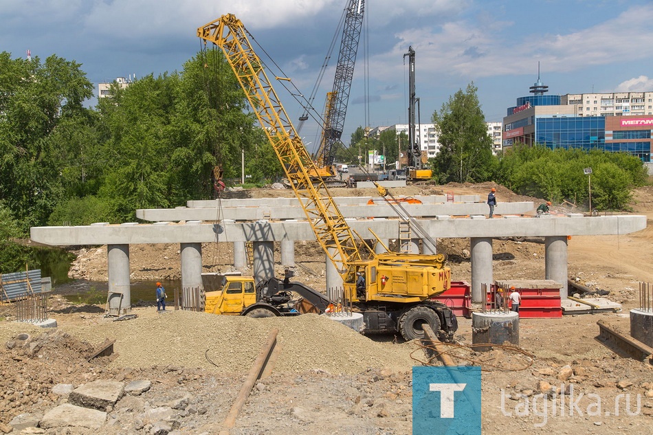 Строительство моста по Фрунзе. 07.06.2016.