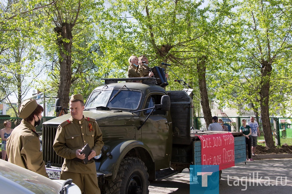 Глава Нижнего Тагила поздравил знаменосцев Парада Победы