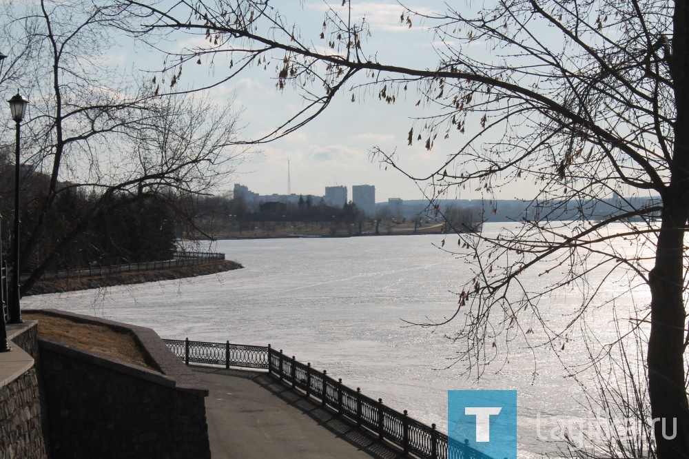 В Нижнем Тагиле на плотине идет укладка дороги