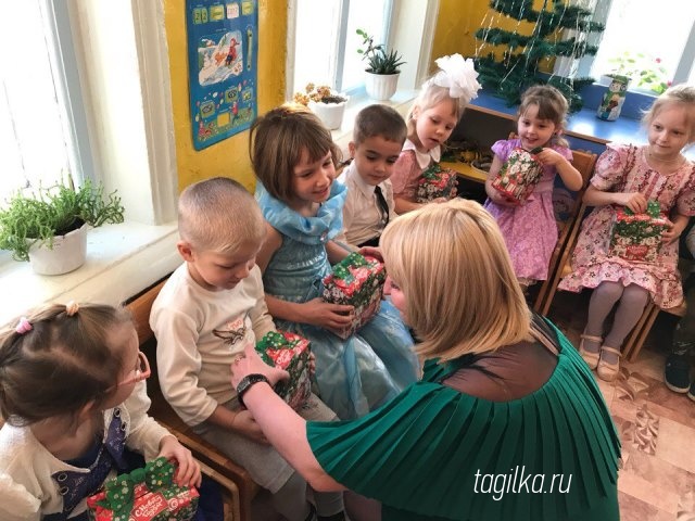 Железнодорожники ЕВРАЗ НТМК продолжили «Эстафету добрых дел»