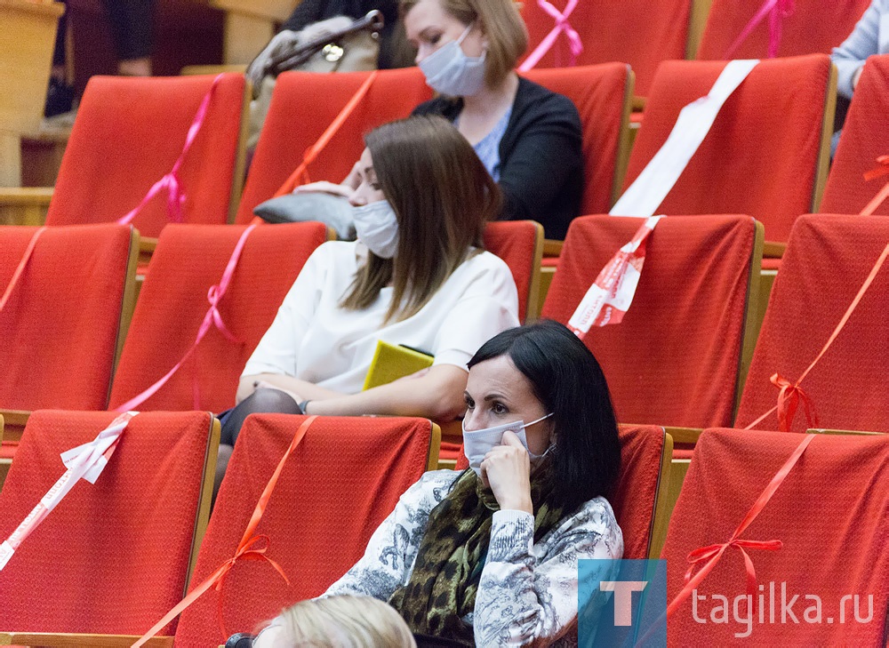 В общественно-политическом центре состоялись публичные слушания по исполнению бюджета за 2019 год