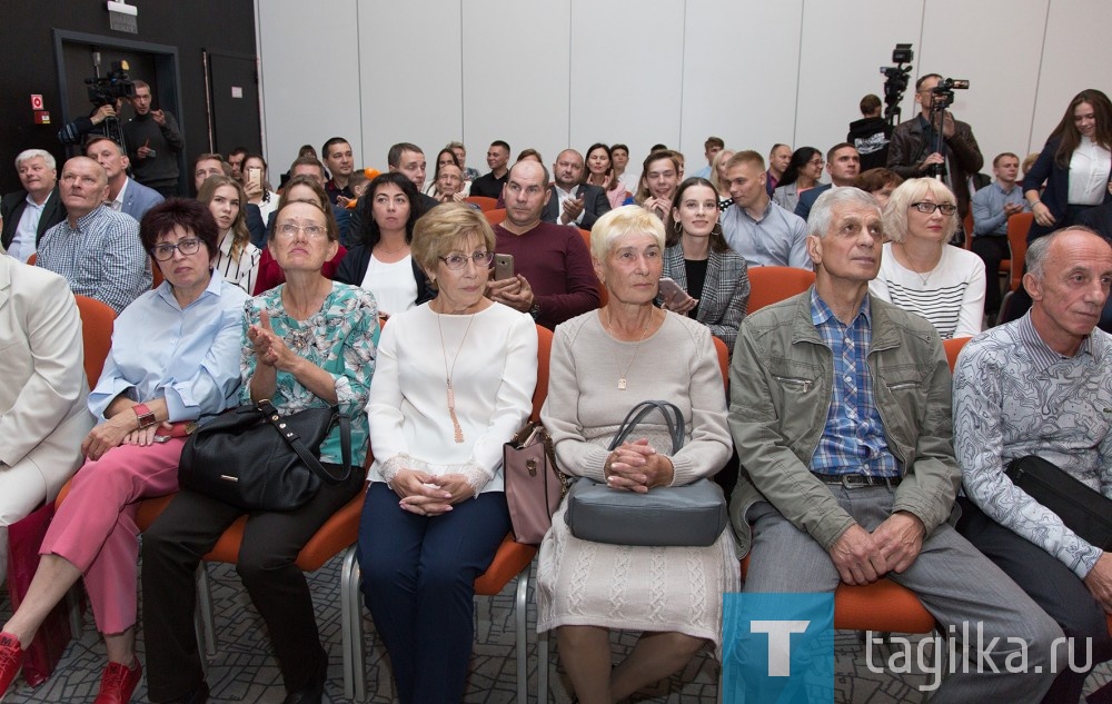 К профессиональному празднику награды получили тренеры, спортсмены, ветераны физкультурного движения