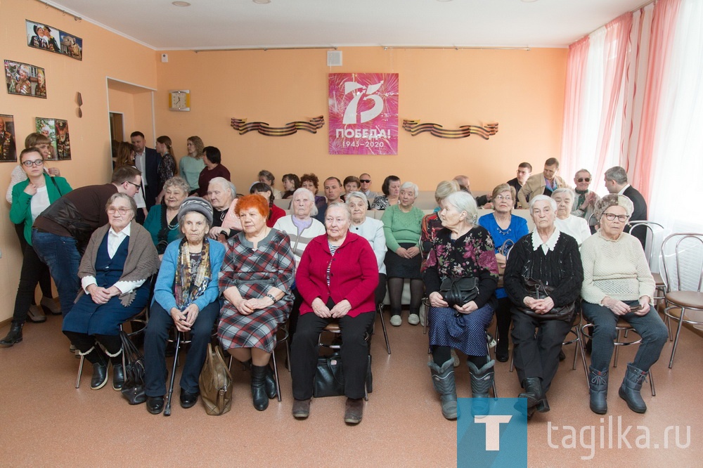 Торжественное вручение юбилейных медалей «75 Победе в Великой Отечественной войне 1941-1945 гг.»