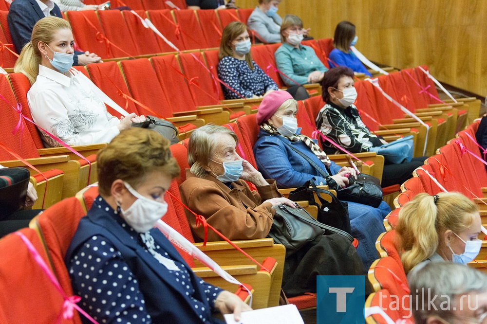 В общественно-политическом центре состоялись публичные слушания по исполнению бюджета за 2019 год