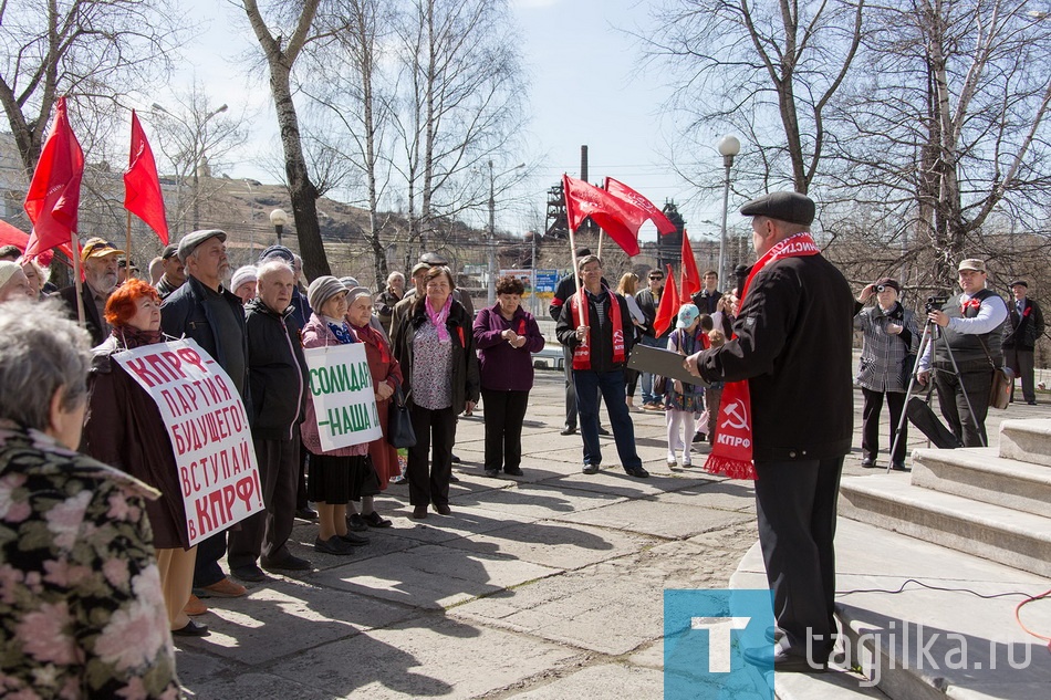 В Нижнем Тагиле празднуют Первомай. Митинг КПРФ.