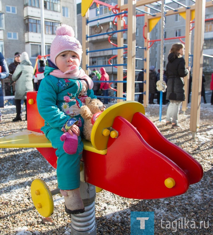 Сегодня торжественно открылся обновленный двор домов на улице Нижней Черепанова №13, 15, 9,11,17,19, 21