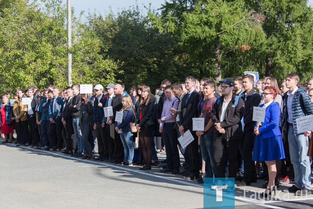 Торжественная линейка в честь начала учебного года в Нижнетагильском филиале УрФУ