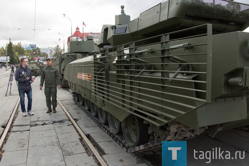 Все готово к началу прохождения военной техники по главной улице города