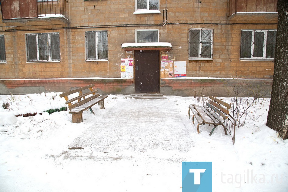 Снег во дворах и дорогах.

Пархоменко 114
