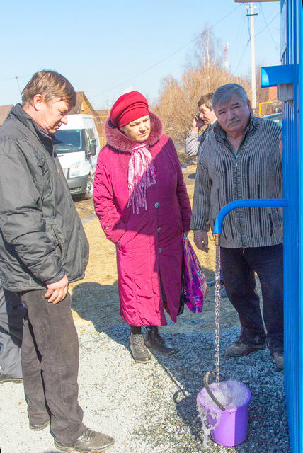 На День геолога бурильщики подарили кушвинцам колодец