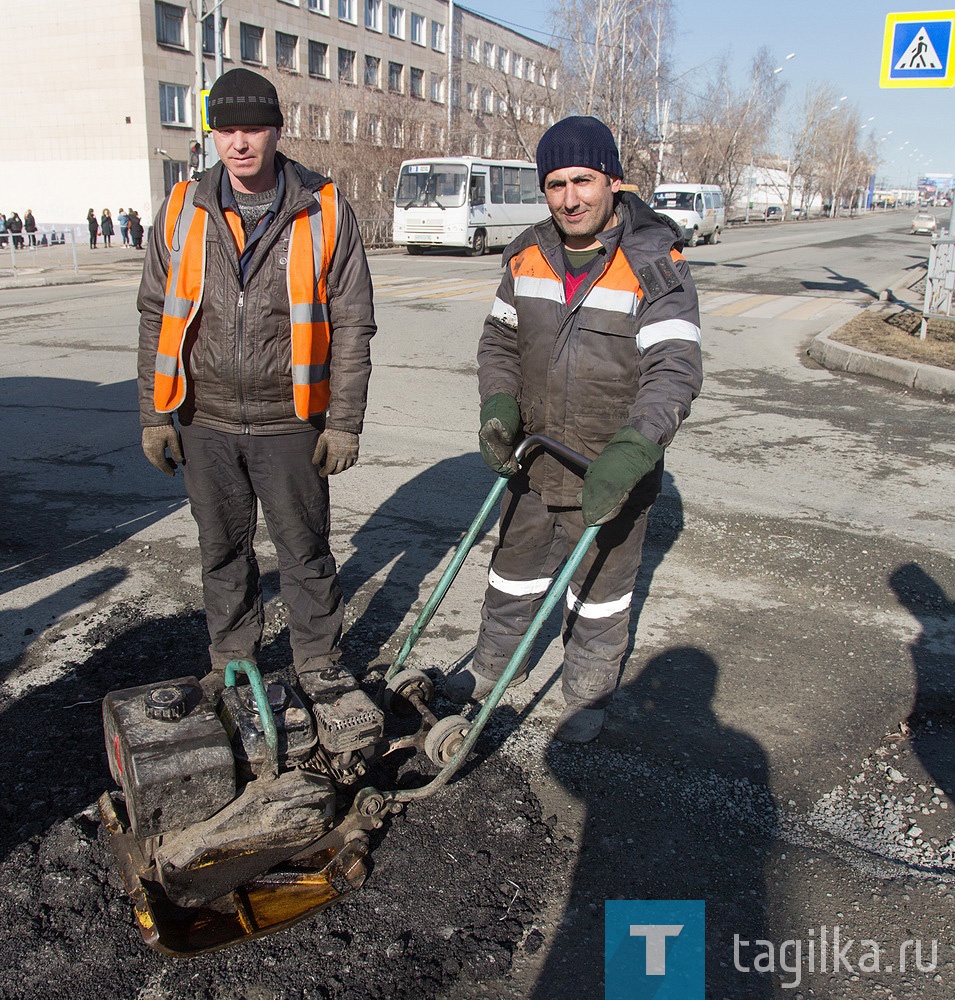 Дороги приводят в порядок после зимы