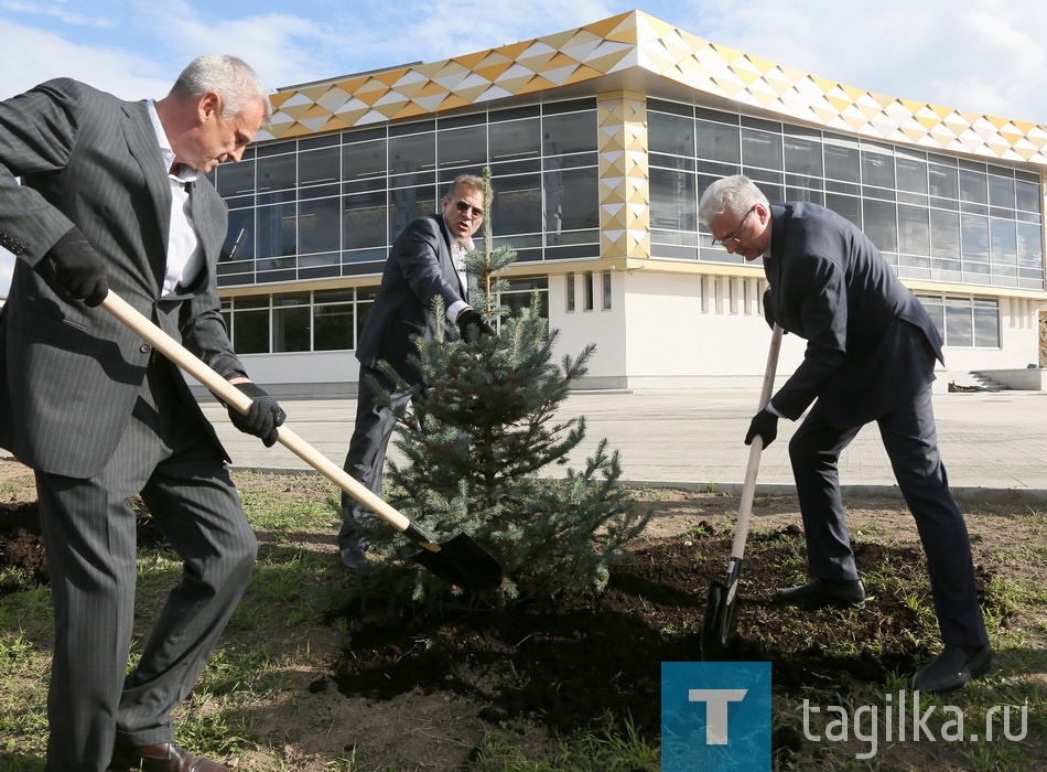 Аллея дружбы появилась перед Нижнетагильским цирком