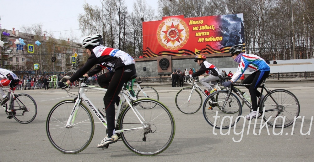 Великой Победе-70 лет. Чемпионат и первенство города по велошоссе

Старт первого заезда. Девочки и мальчики 2003 года рождения