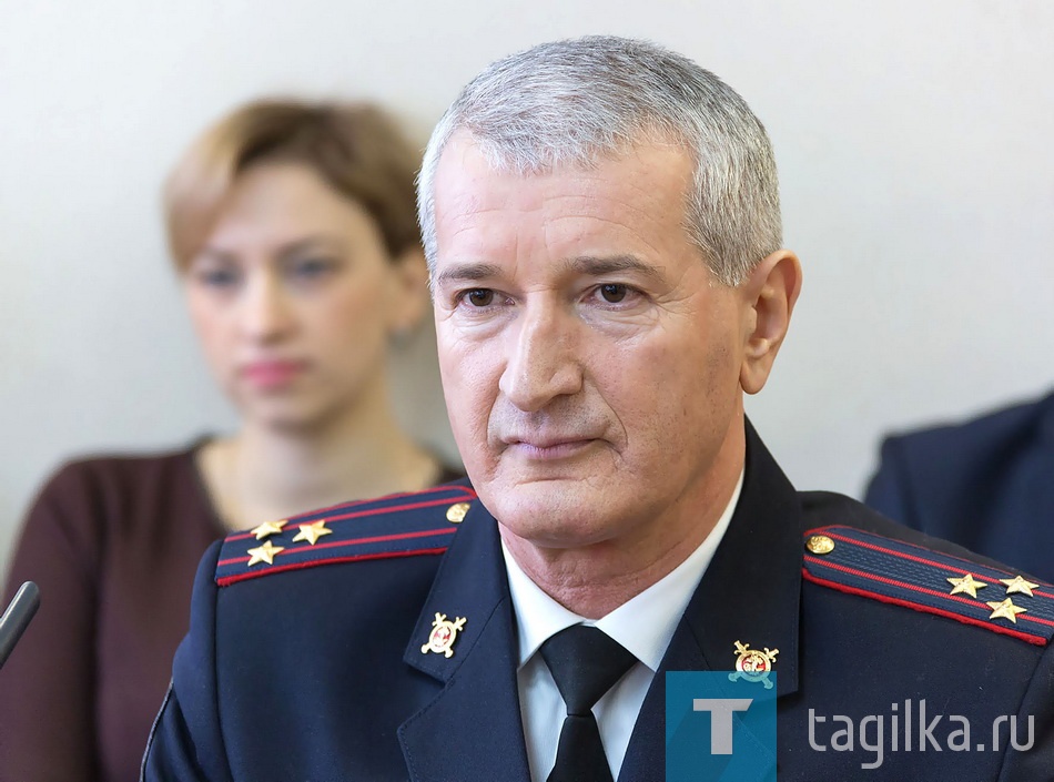 Не возникло никаких разногласий и в оценке деятельности Нижнетагильского гарнизона полиции за 2016 год, о чем перед депутатами отчитался начальник Межмуниципального управления МВД России «Нижнетагильское» Ибрагим Абдулкадыров. Успехи наших силовиков в раскрываемости преступлений и охране правопорядка впечатлили народных избранников. 

Анжела Голубчикова
Фото Сергея КАЗАНЦЕВА