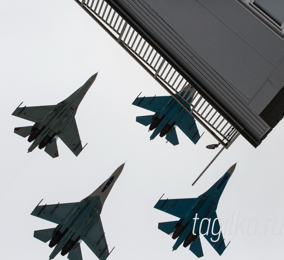 RUSSIA ARMS V NEBE...