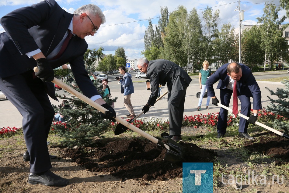 Аллея дружбы появилась перед Нижнетагильским цирком