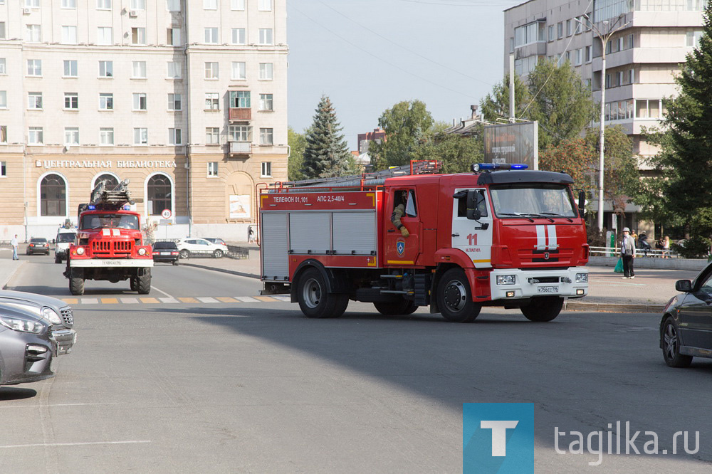 Пожар, полная эвакуация, двое спасенных. В администрации Нижнего Тагила прошли учения