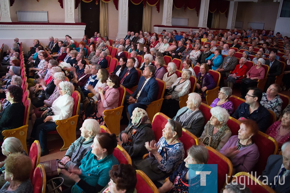 В центре культуры и искусств НТМК чествовали ветеранов-металлургов. 