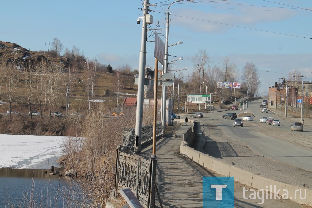 В Нижнем Тагиле на плотине идет укладка дороги