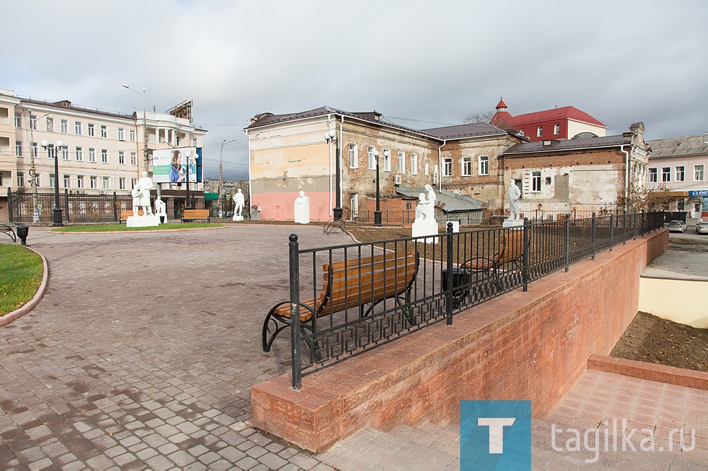 Сквер парковой скульптуры советского периода