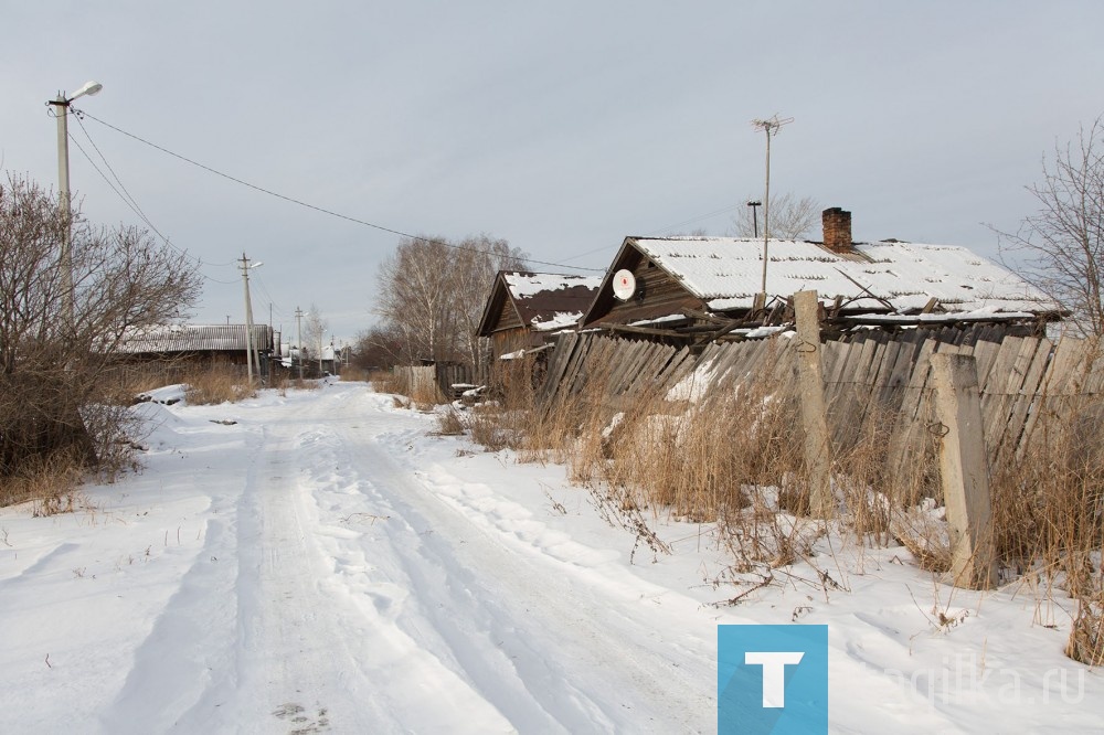 Небольшая улица 2-я Фотеевская, которую местные называют 2-й Фотеево, выходит на самый берег пруда. Дома все старые, построены в первой половине прошлого века. Некоторые из них нежилые, в других живут только летом, один и вовсе – заброшенный. Тем не менее местных жителей удалось найти быстро. Приветливые, общительные, сразу открыли двери. Познакомились. В основном, люди в возрасте.