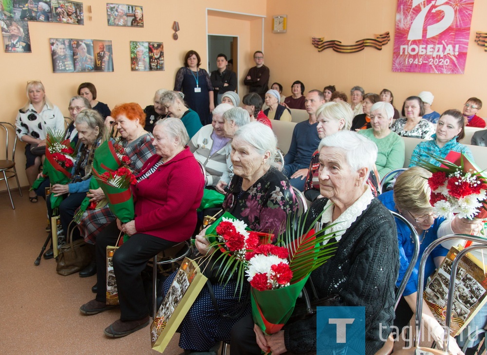 Торжественное вручение юбилейных медалей «75 Победе в Великой Отечественной войне 1941-1945 гг.»