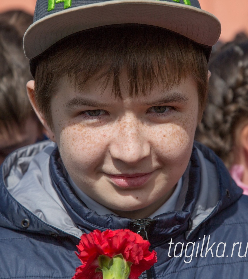 Митинг у памятника тагильчанам -Героям Советского Союза