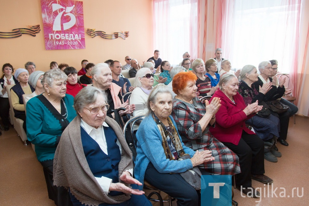 Торжественное вручение юбилейных медалей «75 Победе в Великой Отечественной войне 1941-1945 гг.»