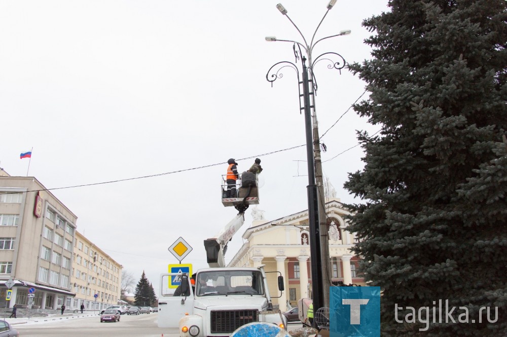 Театральная площадь. Замена фонарей на светодиодные