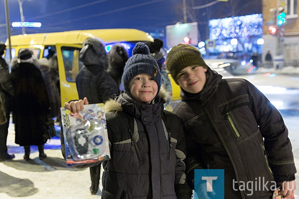 А у кого-то сегодня день рождения! 

Жизнерадостным, веселым
И здоровым, чтоб ты был
У судьбы своей счастливой
Чтоб в любимцах ты ходил!

