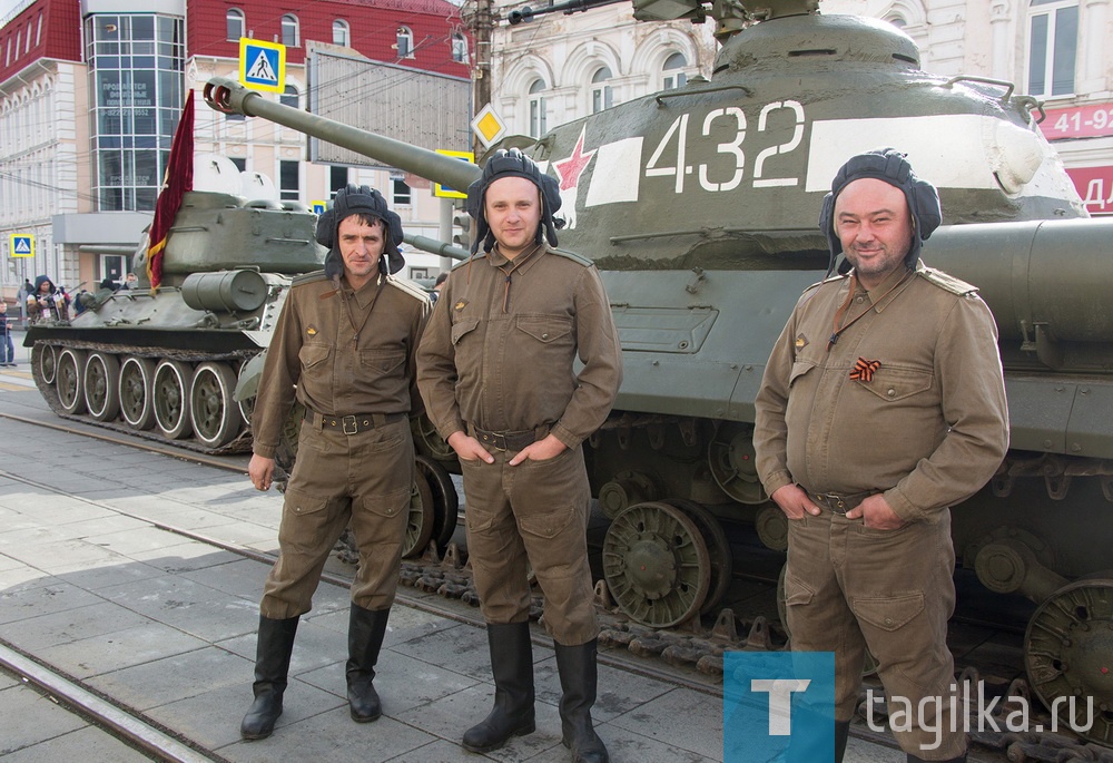 Все готово к началу прохождения военной техники по главной улице города