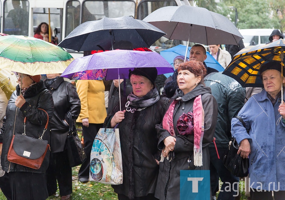 Открытие мемориальной доски учителю Гейцану Борису Давидовичу.