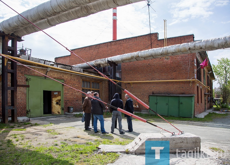 У предприятия появилась реальная возможность привлечь инвесторов. Финансовые вливания из государственного бюджета необходимы для модернизации теплового хозяйства, и перед энергетиками стоит задача более глубокой проработки существующей инвестиционной программы. 

Ирина Петрова
Фото Николая Антонова.