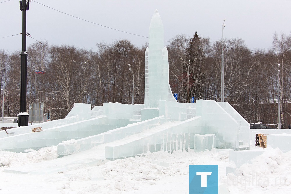 Строительство ледового городка на Театральной площади