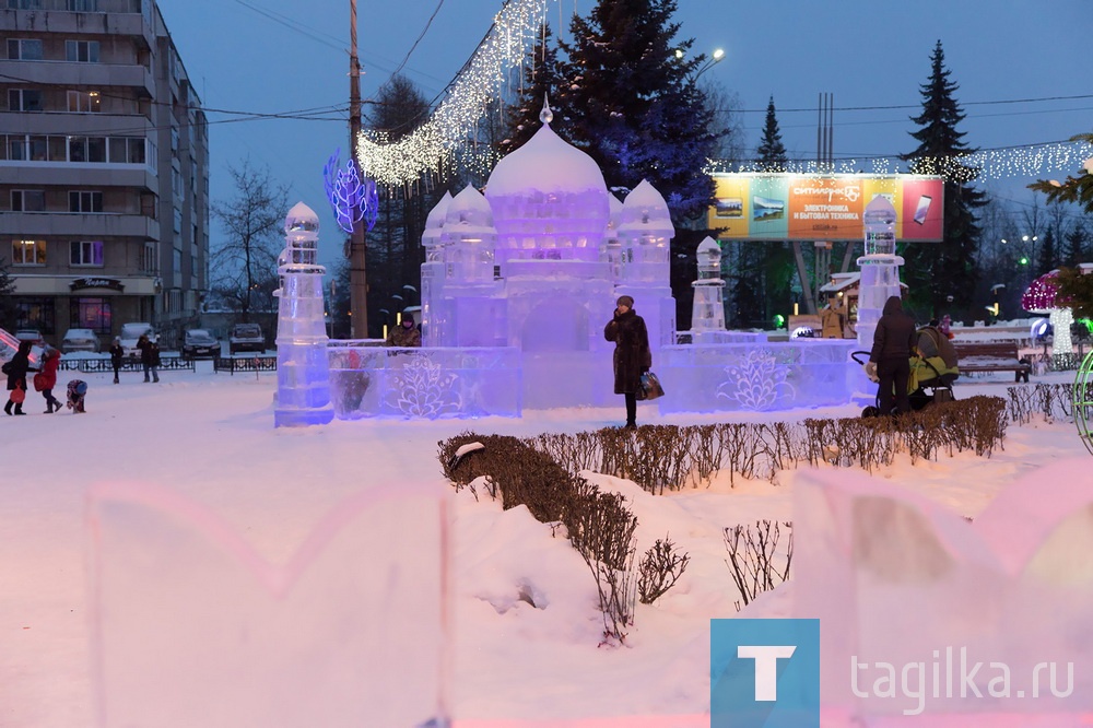 Зимние каникулы закончились, но ледовые городки продолжают работать