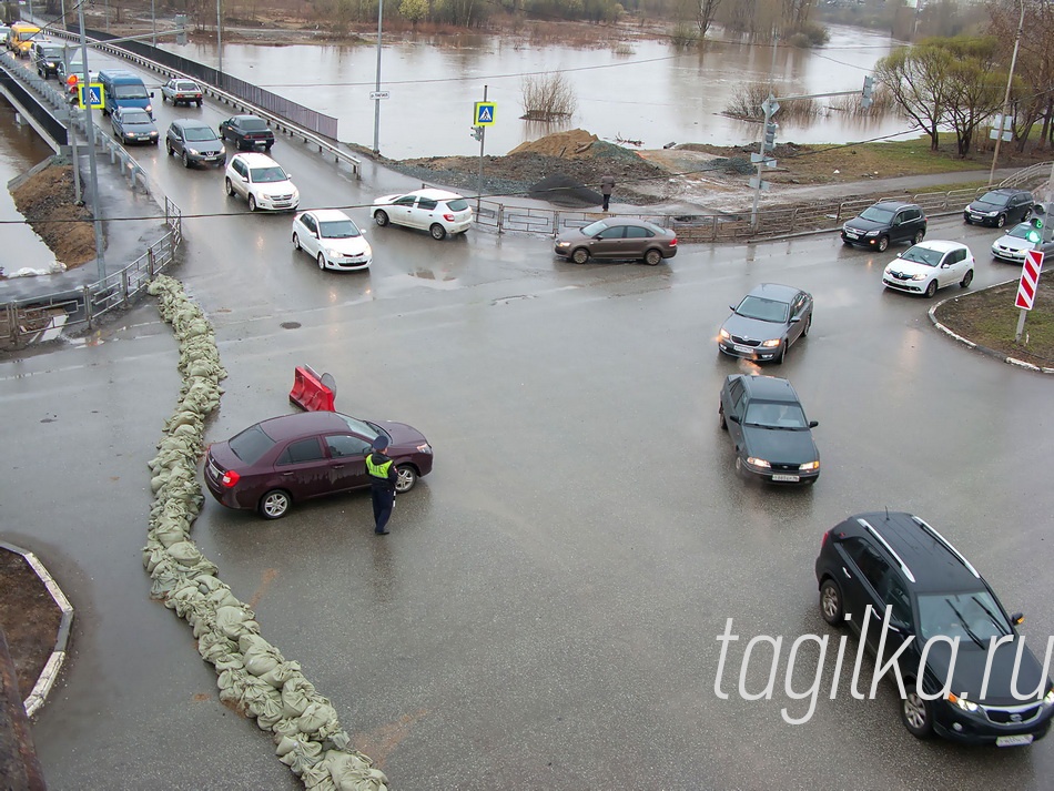 Половодье. Закрыто движение по Серова.
