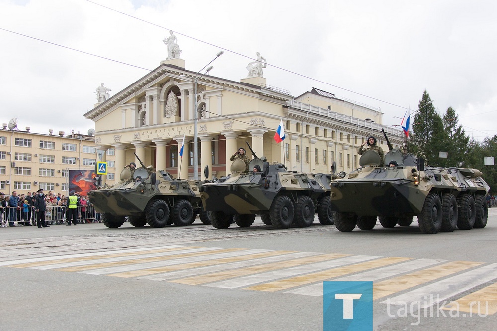 Шествием военной техники отметили тагильчане 100-летие отечественного танкпрома и 75-годовщину Победы в Великой Отечественной войне