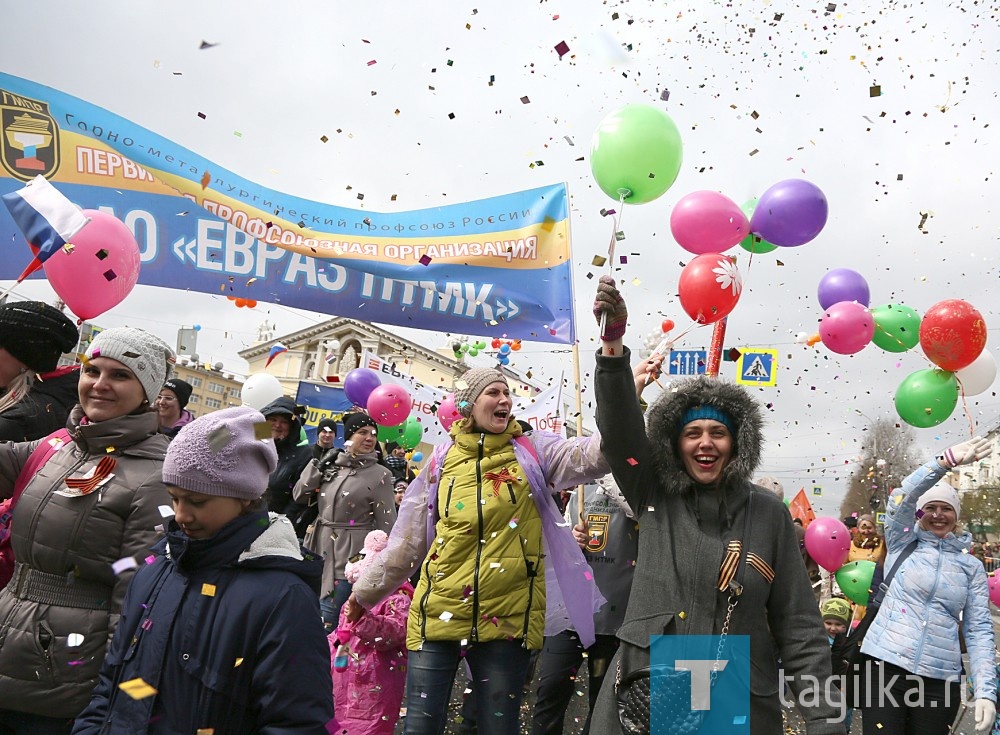 Праздничное шествие тагильчан в честь 72-летия Великой Победы.