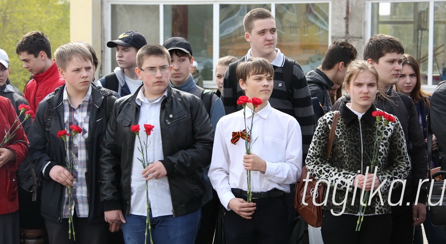 Победе-70 лет. Митинг у памятника строителям.