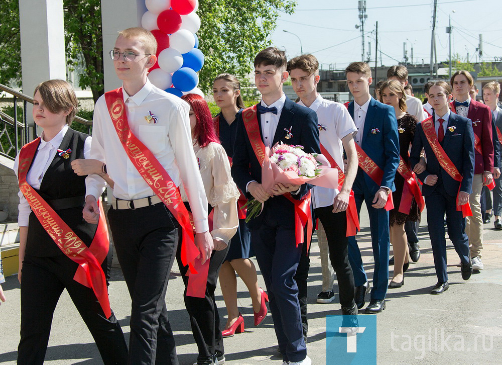 В школах Нижнего Тагила прозвенели последние звонки