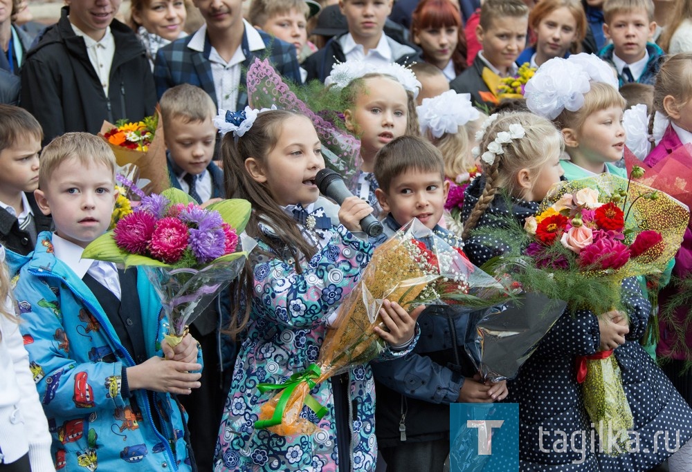 В школе № 65 прошла праздничная линейка